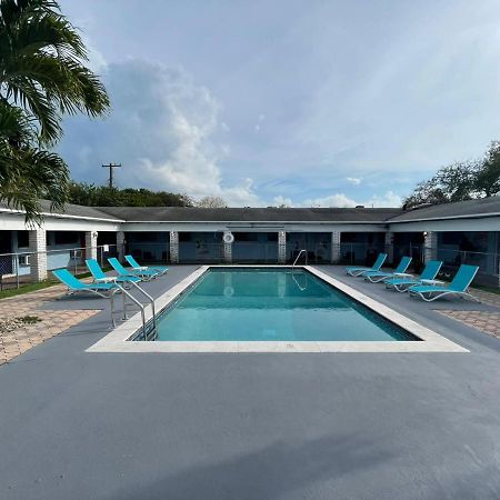 Hollywood Gardens Inn & Suites Buitenkant foto