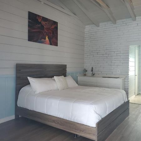 Hollywood Gardens Inn & Suites Buitenkant foto