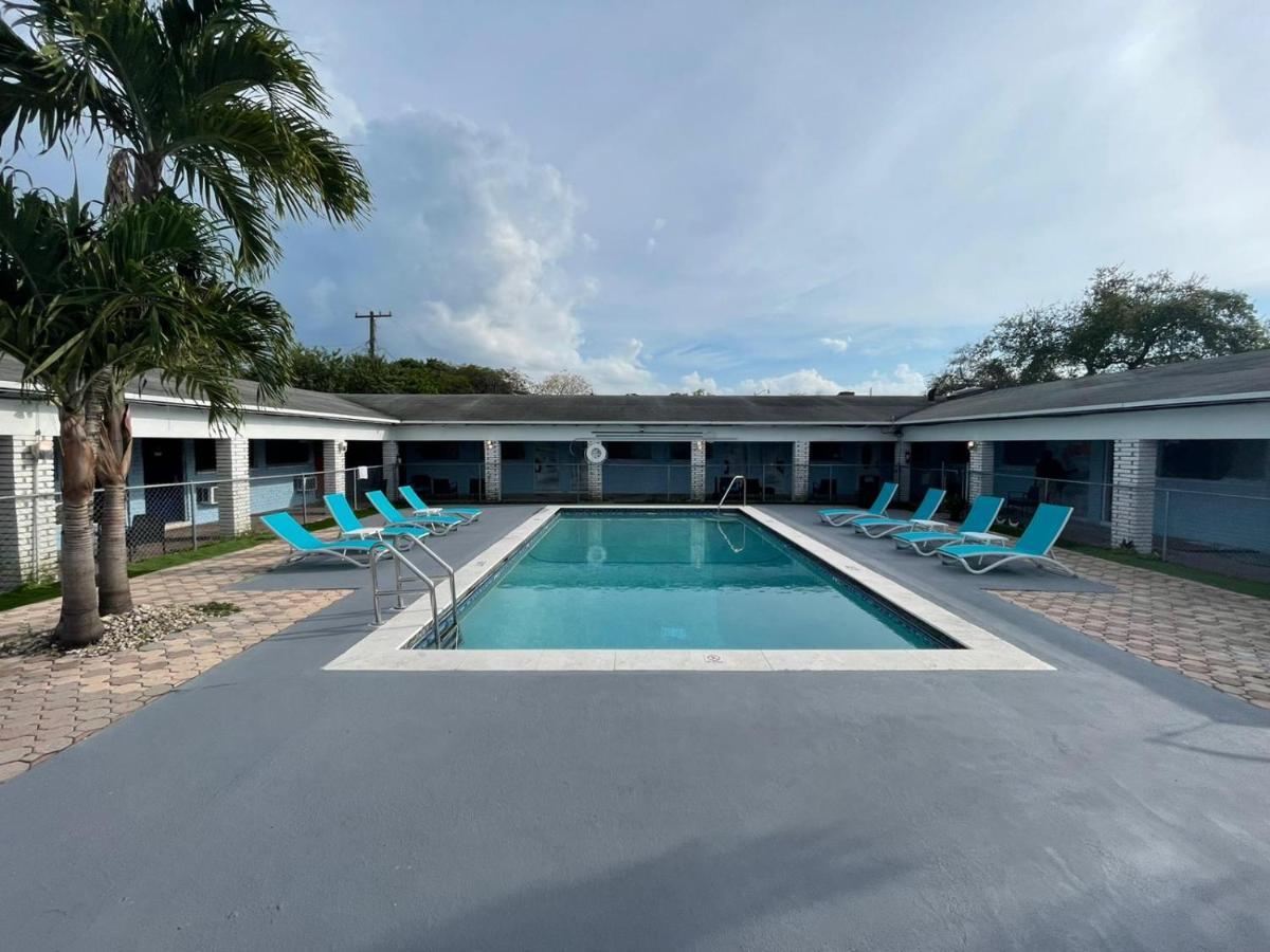 Hollywood Gardens Inn & Suites Buitenkant foto